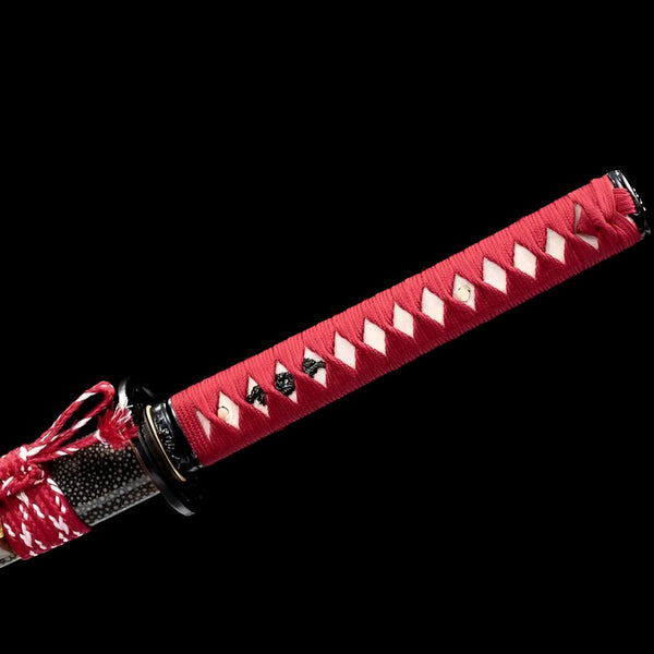Akagane Katana (T10-Stahl, echter Hamon & Rochenhaut) - 赤金 — Saya und Griff Detail mit Beschlägen