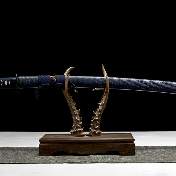 Blaue Klinge Katana - 蒼結晶 — Saya und Griff Detail mit Beschlägen
