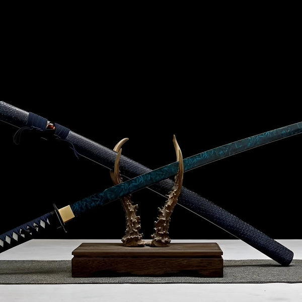 Blaue Klinge Katana - 蒼結晶 — Tsuba Nahaufnahme und Ito-Wicklung