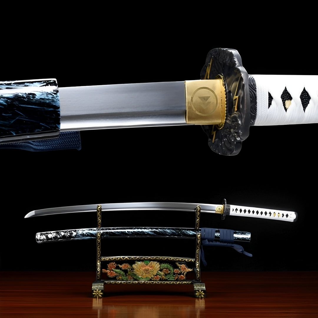 Ghost of Tsushima Katana Jin Sakai mit weißem Griff, marineblauer Saya und Sakai-Clan-Wappen