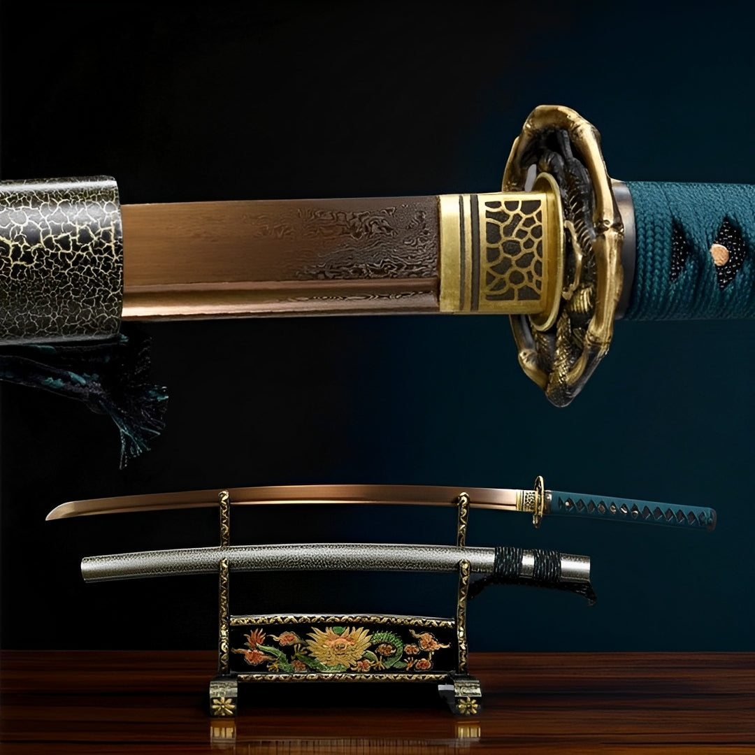 Harugasumi Katana auf Display-Ständer mit hellgrüner Saya mit Wakaba-Bemalung und grünem Griff