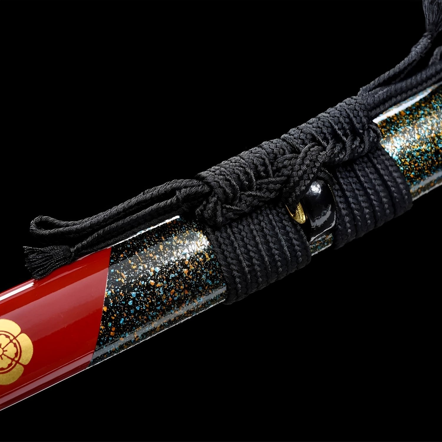 Hizakura Katana - 炎鉄刀 — Saya und Griff Detail mit Beschlägen