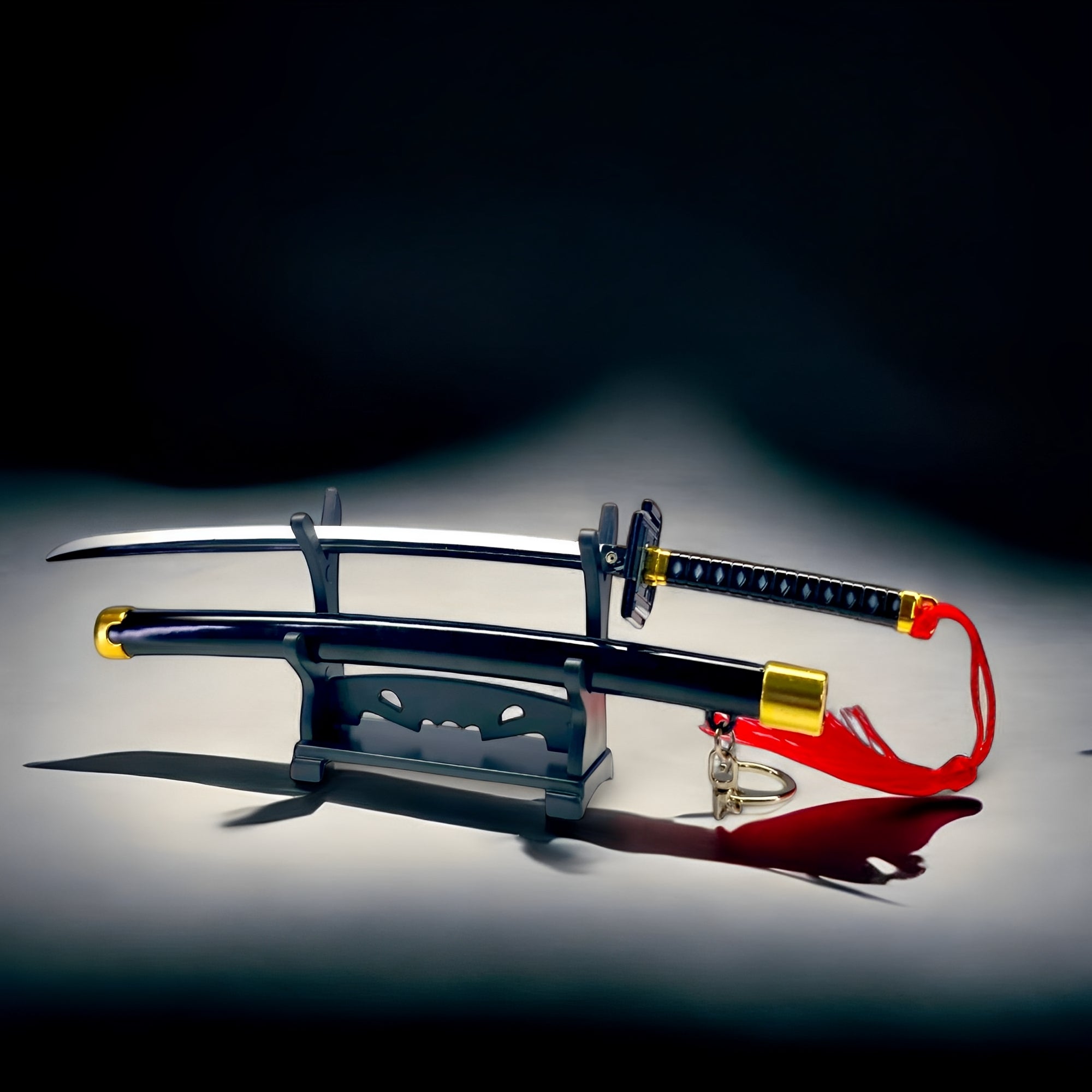 Ichigo Bankai Mini-Katana — Komplett-Ansicht auf Display-Ständer