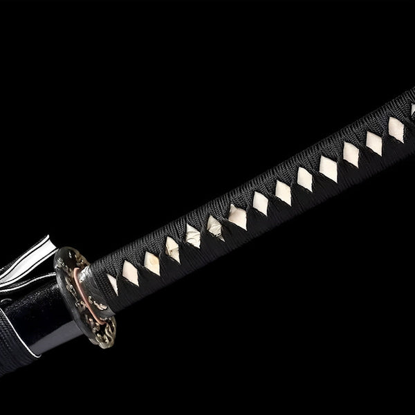 Kagekuro Katana (Sanmai-Stahl) - 影黒 — Klingen-Detail Nahaufnahme mit sichtbarem Stahl