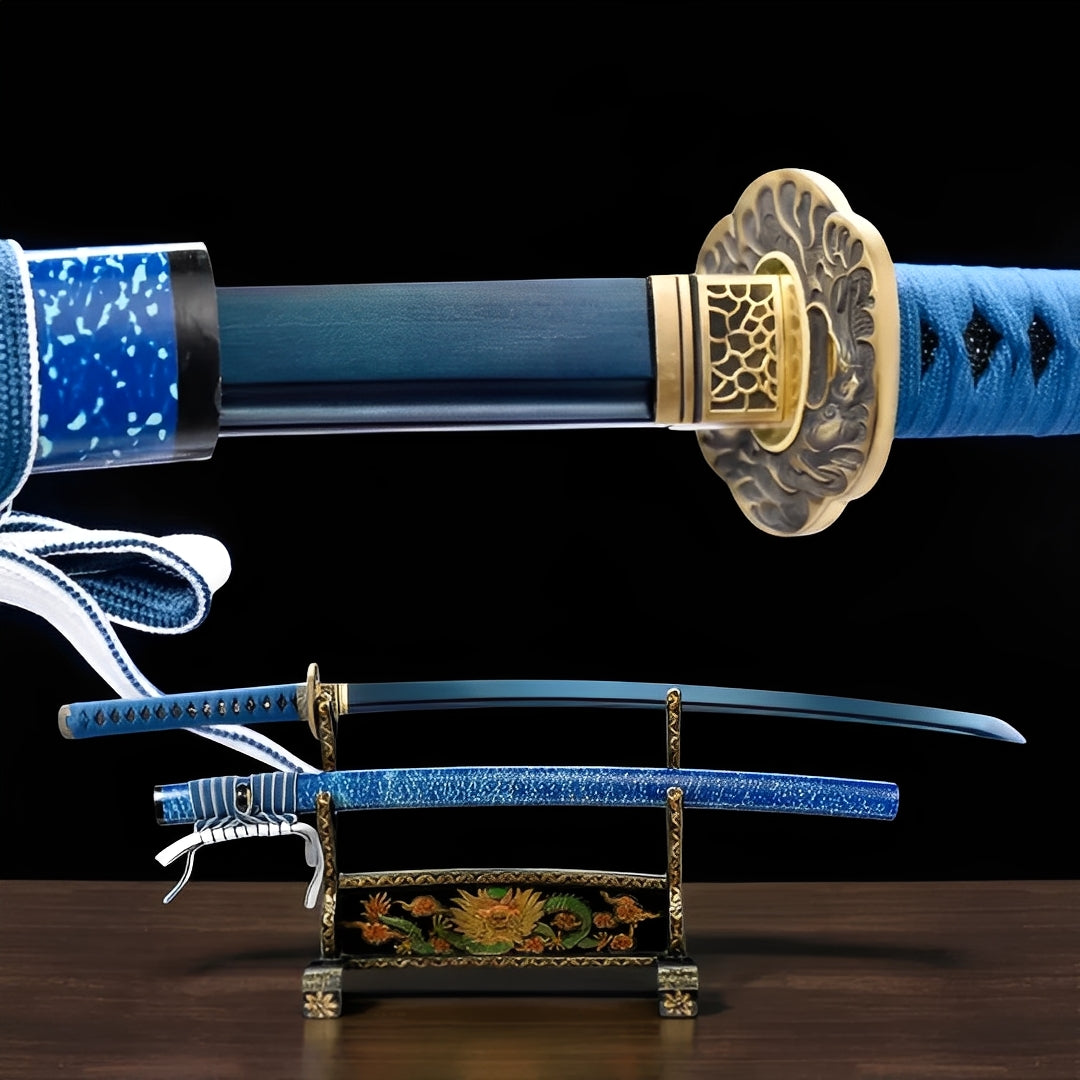 Kessho Sora Katana auf kunstvollem Ständer mit petrolblauer Saya und blauer Kristall-Spritz-Sekundärsaya