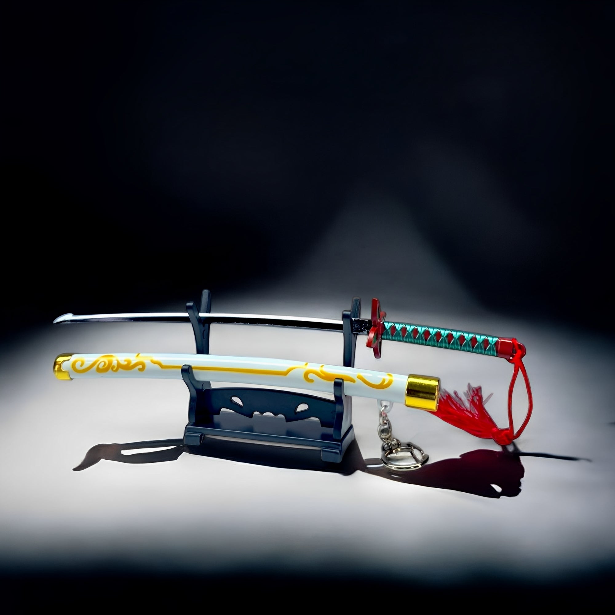 Kochou Shinobu Mini-Katana — Komplett-Ansicht auf Display-Ständer