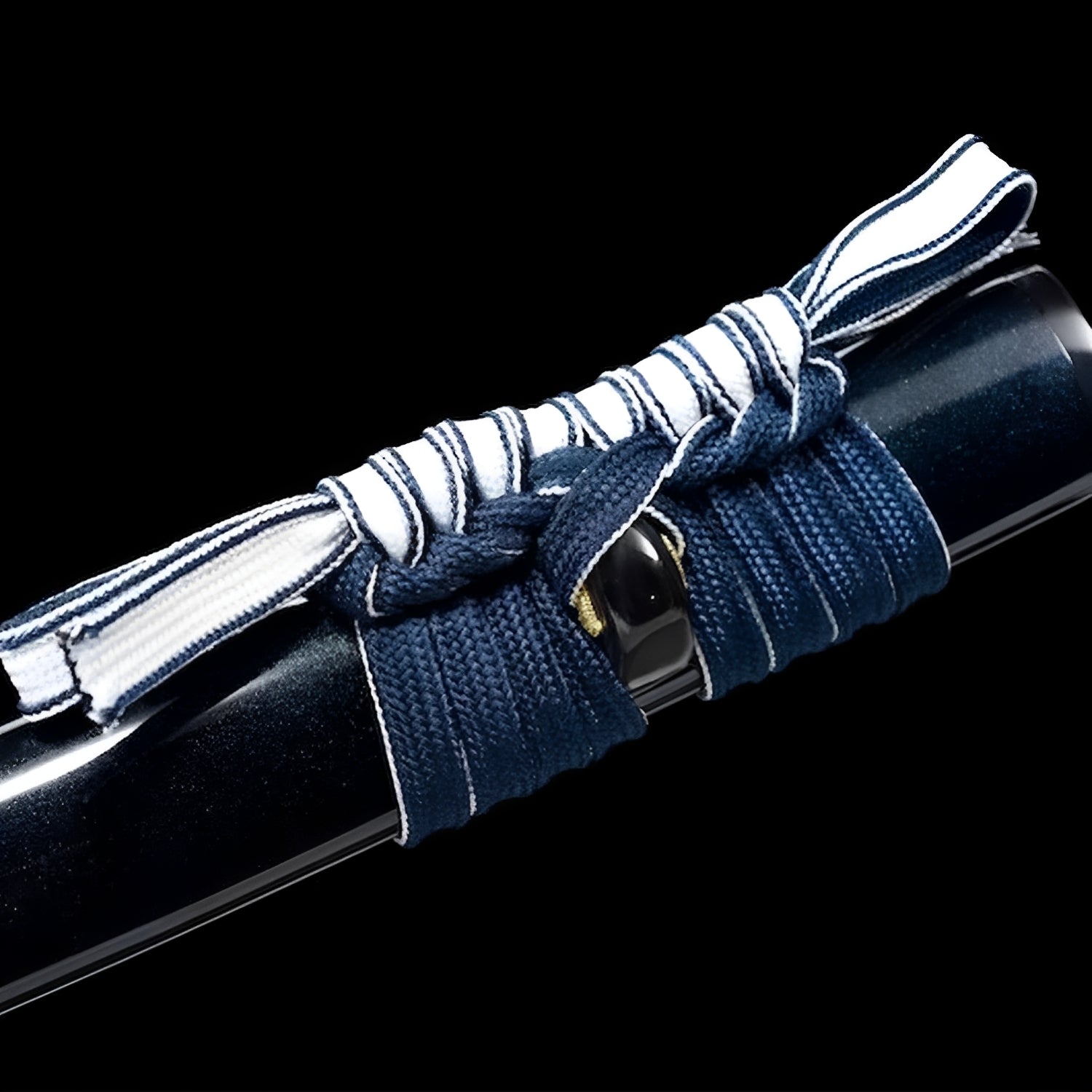 Kumo Katana (T10-Stahl & Hitatsura-Hamon) - 雲刀 — Saya und Griff Detail mit Beschlägen