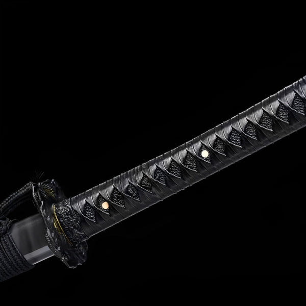 Kurojin Raikiba Katana - 刃雷牙 — Saya und Griff Detail mit Beschlägen