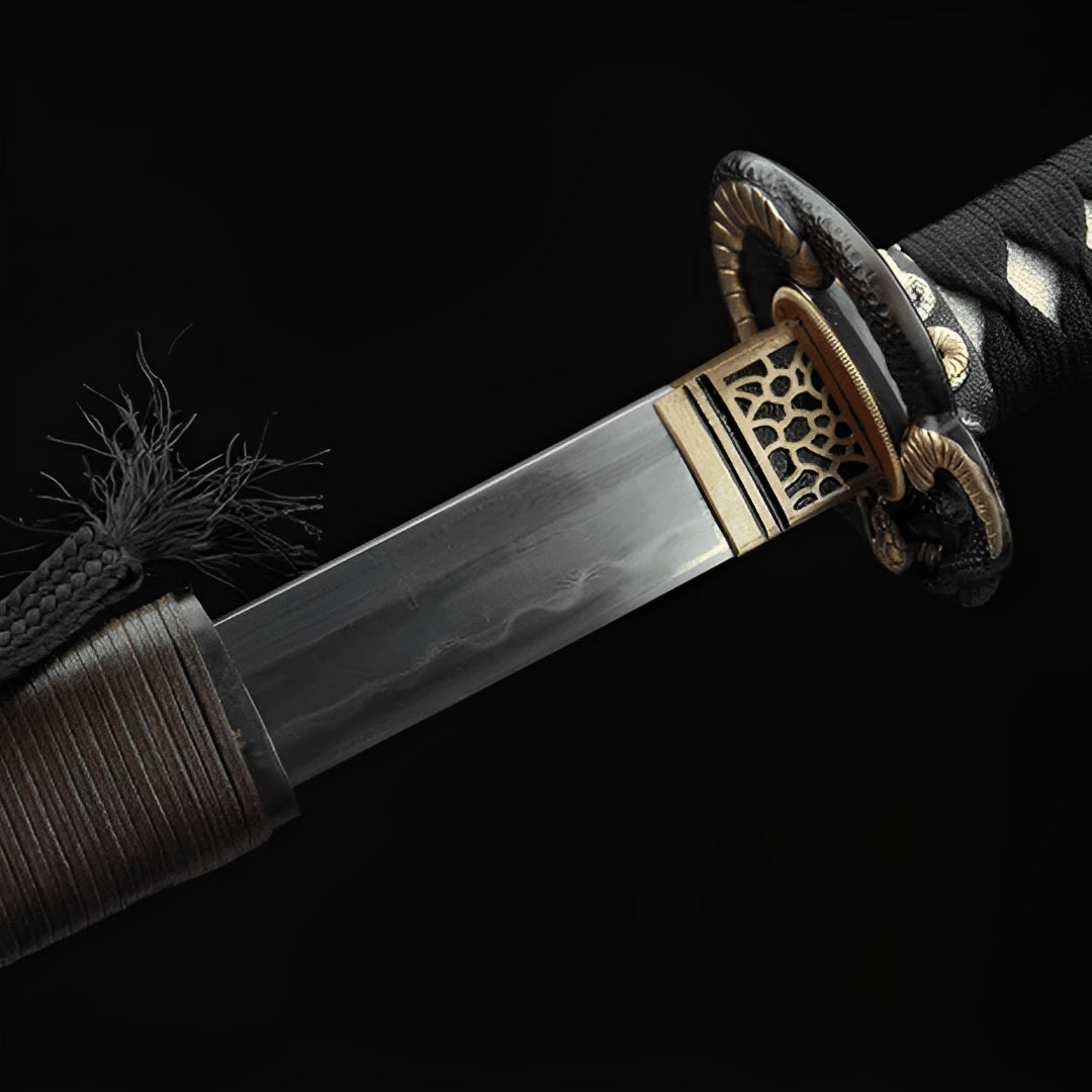 Kuroki Katana Nahaufnahme der Damaststahl-Klinge mit echtem Notare-Hamon