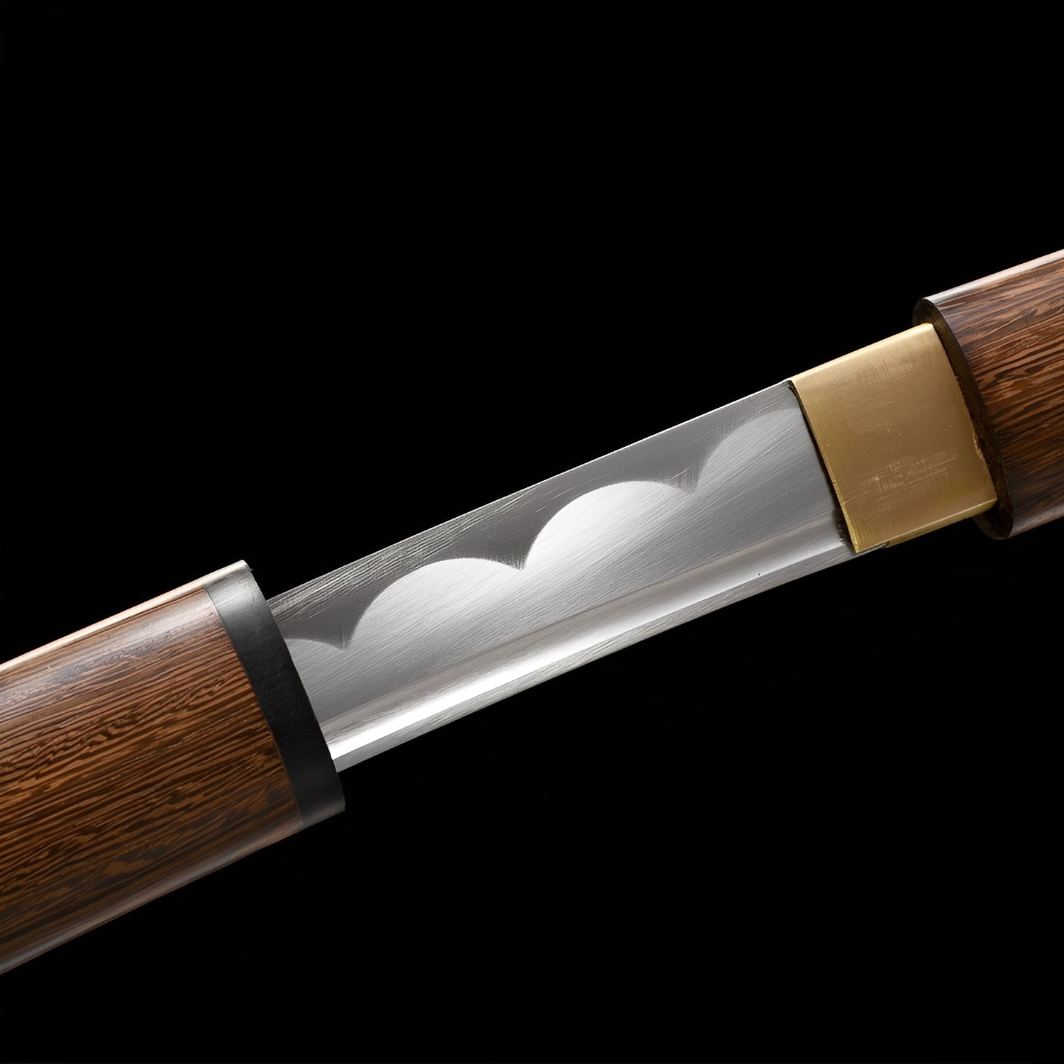 Mokuro Kageuchi Katana Nahaufnahme der polierten 1060-Klinge mit muschelförmiger Hamon
