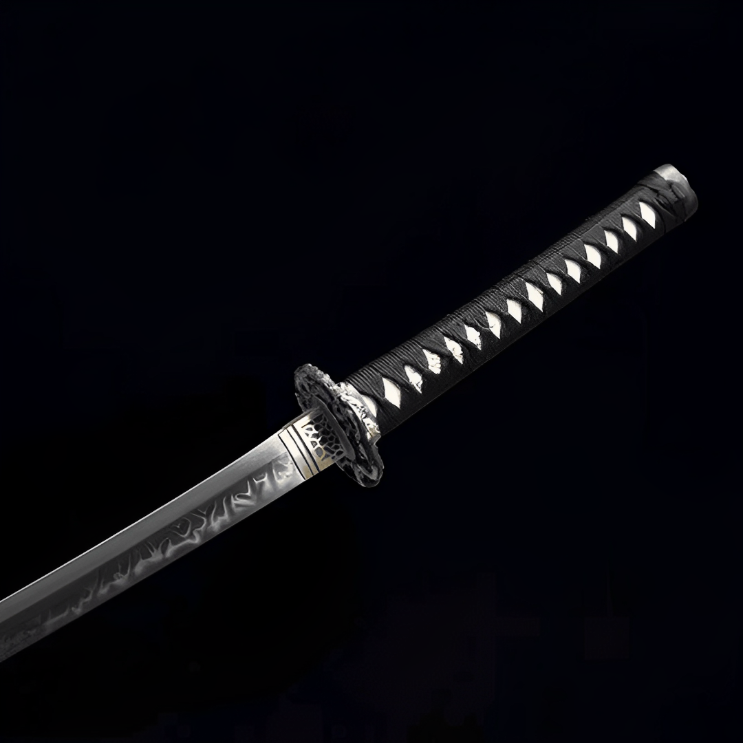 Ouryu Katana (T10-Damaststahl & echter Hamon) - 王竜 — Tsuba Nahaufnahme und Ito-Wicklung