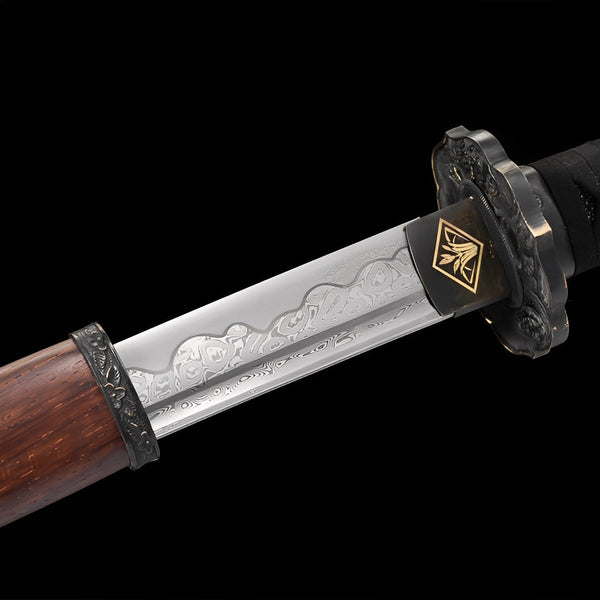 Ronin Holz Katana - 浪人木刀 — Klingen-Detail Nahaufnahme mit sichtbarem Stahl