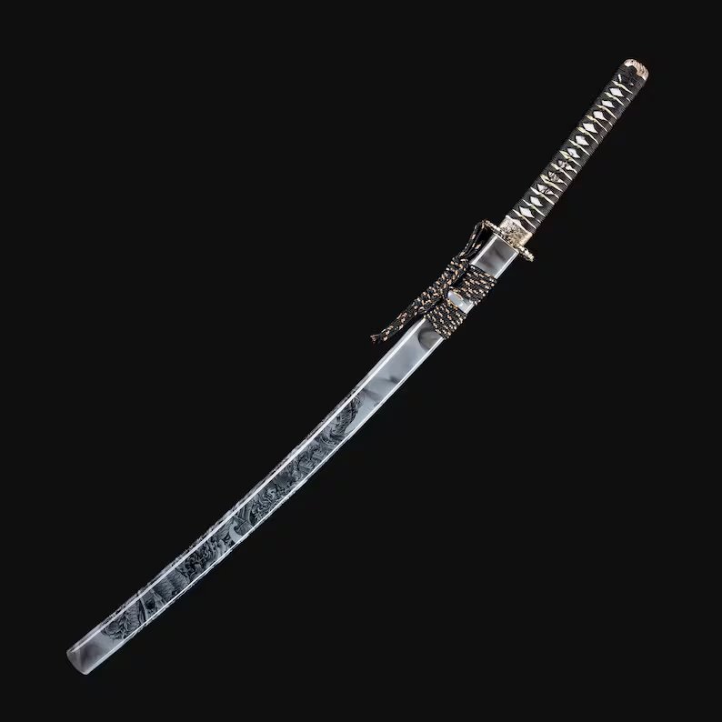 Schattenmond Katana - 影月刀 — Griff-Detail mit Rochenhaut und Menuki