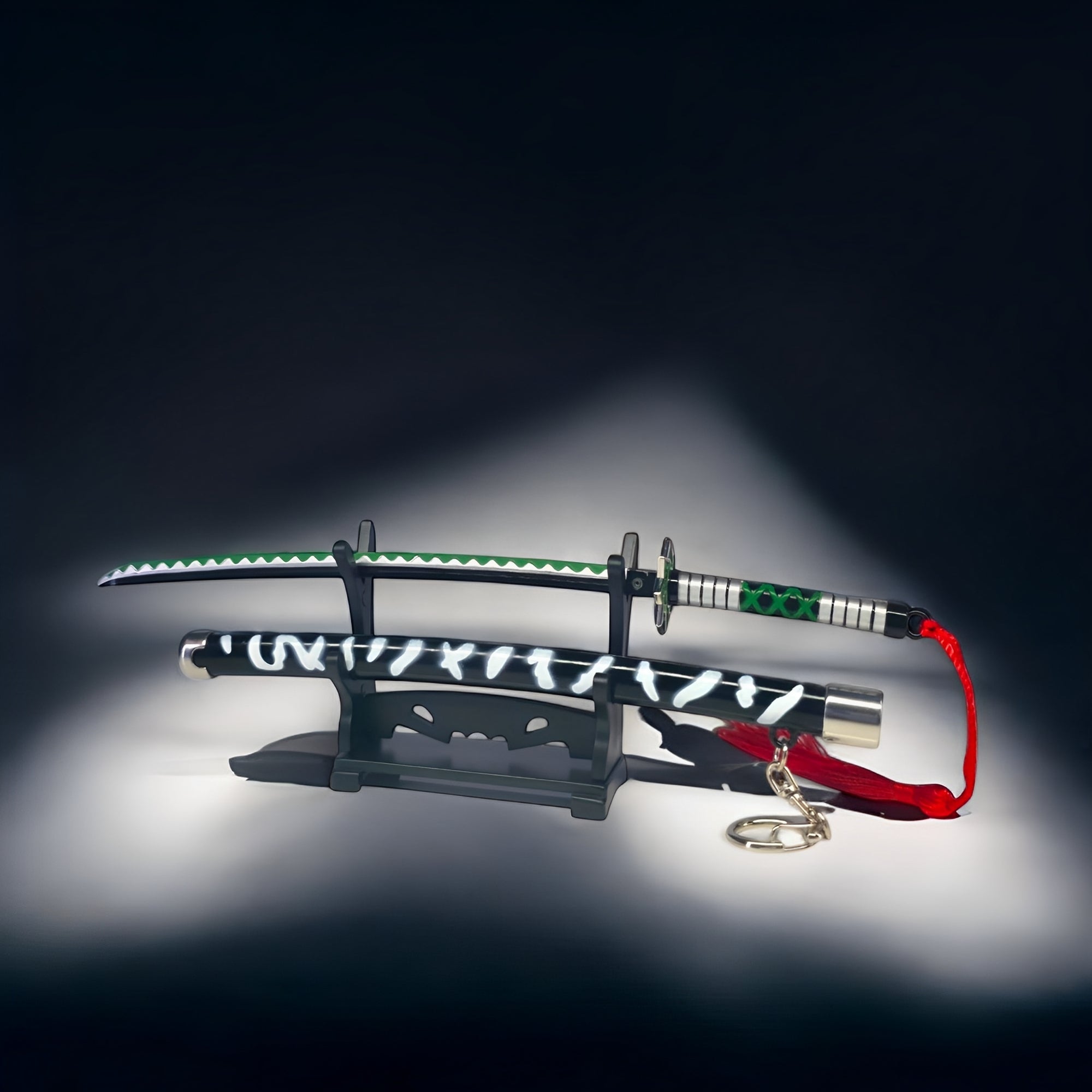 Shinazugawa Sanemi Mini-Katana — Komplett-Ansicht auf Display-Ständer