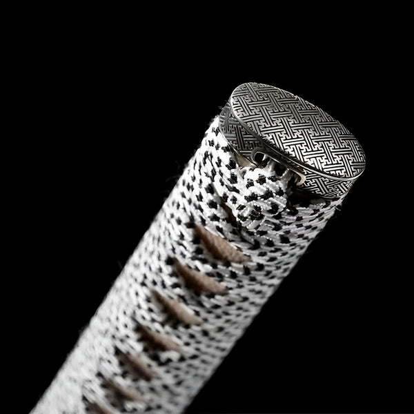 Shirokuro Katana (T10-Stahl & Hamon) - 白黒 — Saya und Griff Detail mit Beschlägen