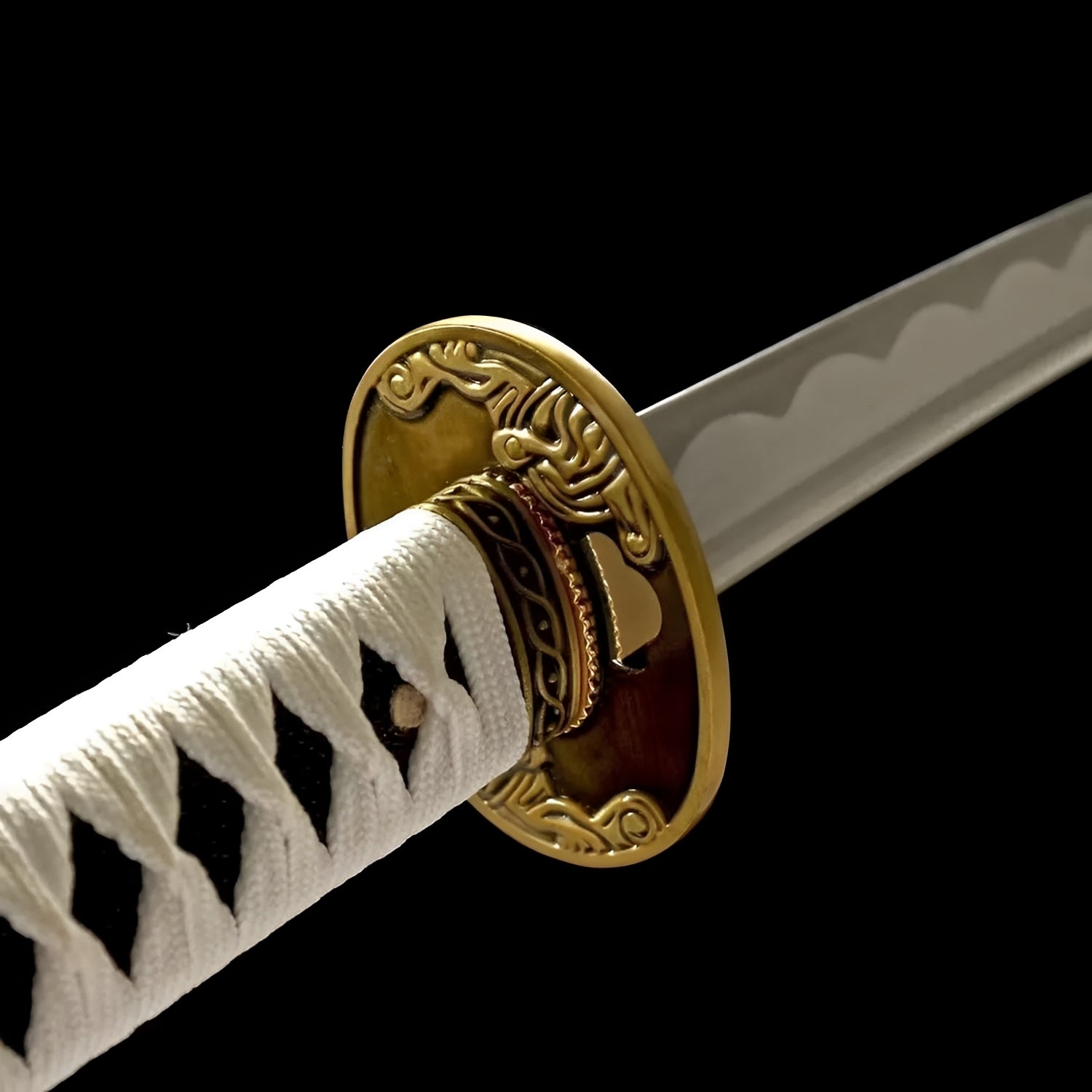 Vergil Yamato Katana auf Display-Ständer mit marineblauer Saya, goldenen Floral-Mustern und blauem Griff