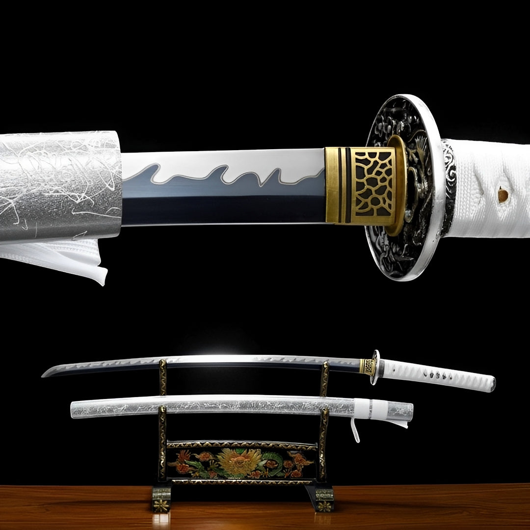 Weißes Katana-Schwert - 白い剣 — Komplett-Ansicht mit Saya und Display-Ständer