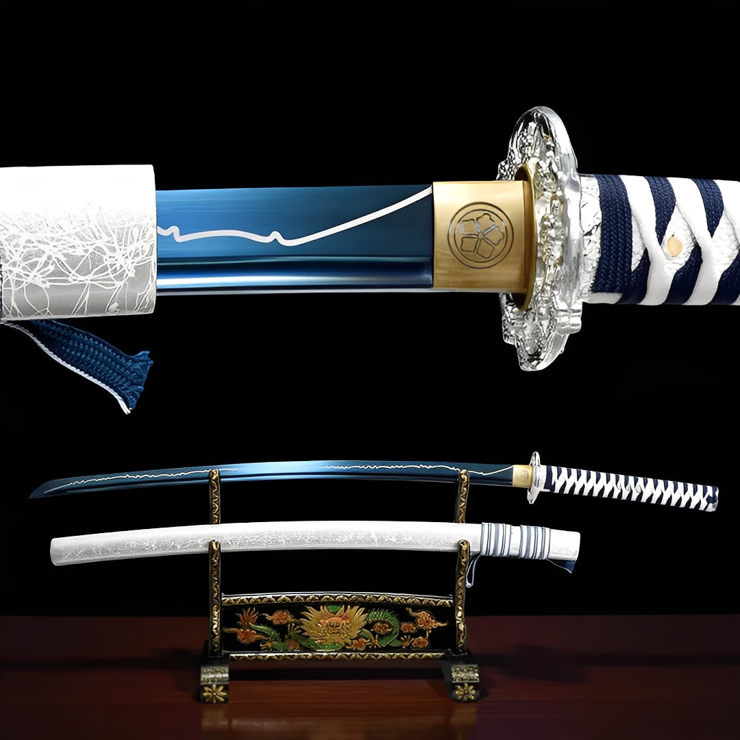 Wintergeist Katana - 冬魂刀 — Komplett-Ansicht mit Saya und Display-Ständer