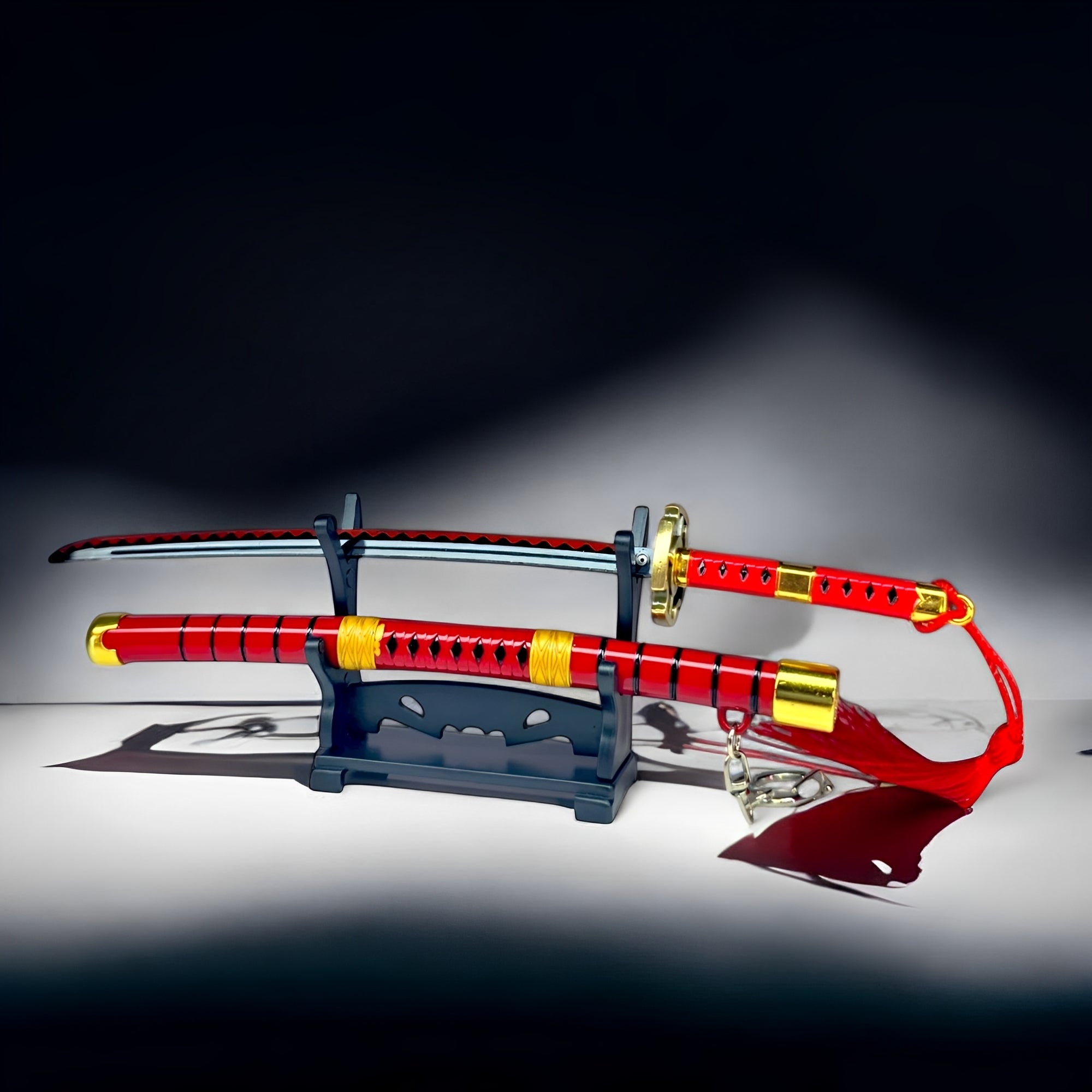 Zoro Sandai Kitetsu Mini-Katana — Komplett-Ansicht auf Display-Ständer