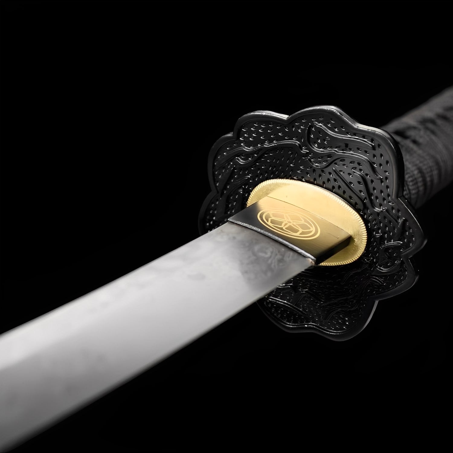 Akanokiba Katana Klingen-Detail mit dichter Damaststahl-Faltungsmaserung