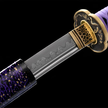Amethyst Nebel Katana - 星雲魂刀 — Griff-Detail mit Rochenhaut und Menuki