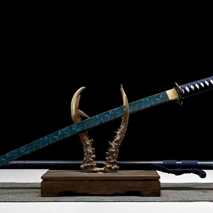 Blaue Klinge Katana - 蒼結晶 — Griff-Detail mit Rochenhaut und Menuki