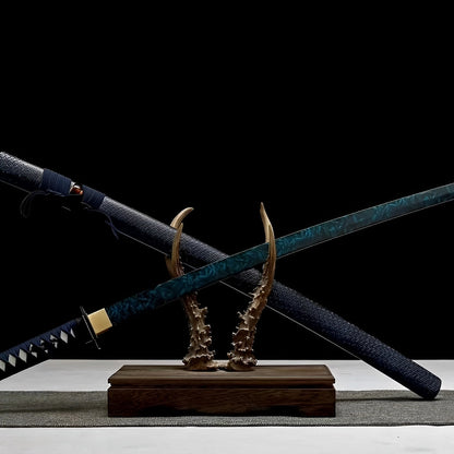 Blaue Klinge Katana - 蒼結晶 — Tsuba Nahaufnahme und Ito-Wicklung