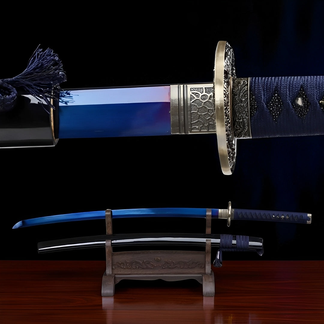 Blauer Drache Katana - ドラゴン — Komplett-Ansicht mit Saya und Display-Ständer