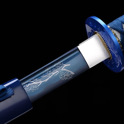 Blaues Sakura Katana - 青桜刀 — Griff-Detail mit Rochenhaut und Menuki