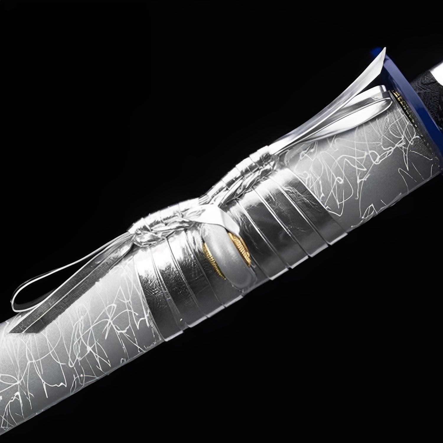 Blitz Katana - 雷嵐刀 — Griff-Detail mit Rochenhaut und Menuki