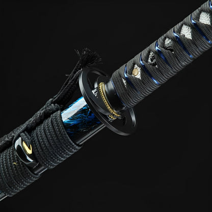 Cyberpunk Katana auf Display-Ständer mit Neon-blauer Klinge und schwarzer Saya mit cyan Streifen