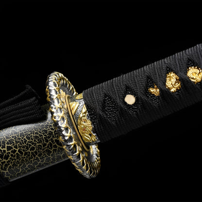 Geschmolzenes Gold Katana - 溶金刀 — Griff-Detail mit Rochenhaut und Menuki