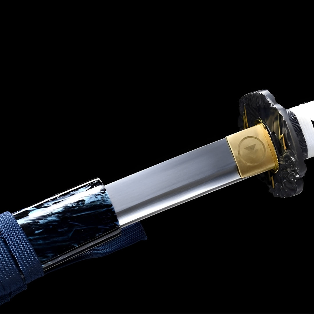Ghost of Tsushima Katana Jin Sakai mit weißem Griff, marineblauer Saya und Sakai-Clan-Wappen