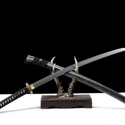 Ginto Katana auf bronzefarbenem Ständer im Horn-Stil mit echter Rochenhaut-Saya