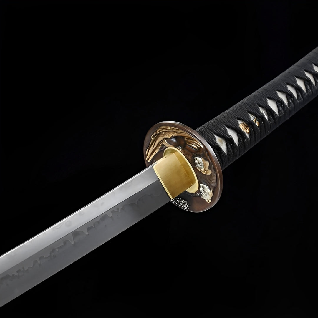 Ginto Katana (T10-Stahl & echter Hamon) - 銀刀 — Tsuba Nahaufnahme und Ito-Wicklung