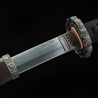 Hanachi Katana Nahaufnahme der Damaststahl-Klinge mit echtem Notare-Hamon