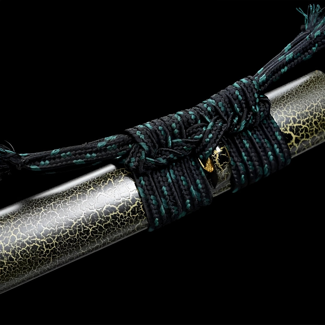 Harugasumi Katana - 若葉刀 — Tsuba Nahaufnahme und Ito-Wicklung