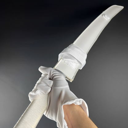 Inosuke Katana (Demon Slayer) - 伊之助 — Saya und Griff Detail mit Beschlägen