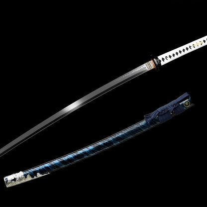 Jin Sakai Katana auf Display-Ständer mit blauer Saya mit weißen Wellen-Mustern und blau-weißem Griff