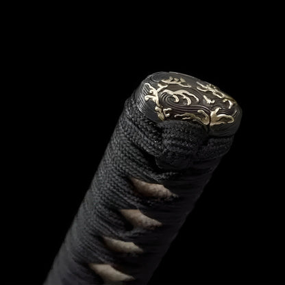 Kagekuro Katana (Sanmai-Stahl) - 影黒 — Griff-Detail mit Rochenhaut und Menuki