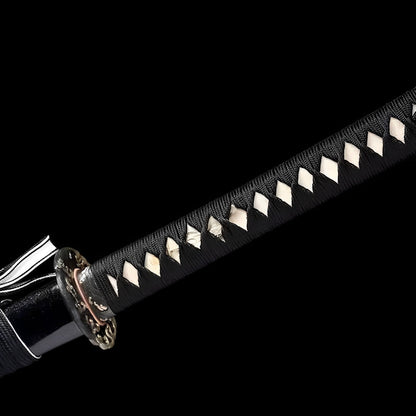 Kagekuro Katana (Sanmai-Stahl) - 影黒 — Klingen-Detail Nahaufnahme mit sichtbarem Stahl