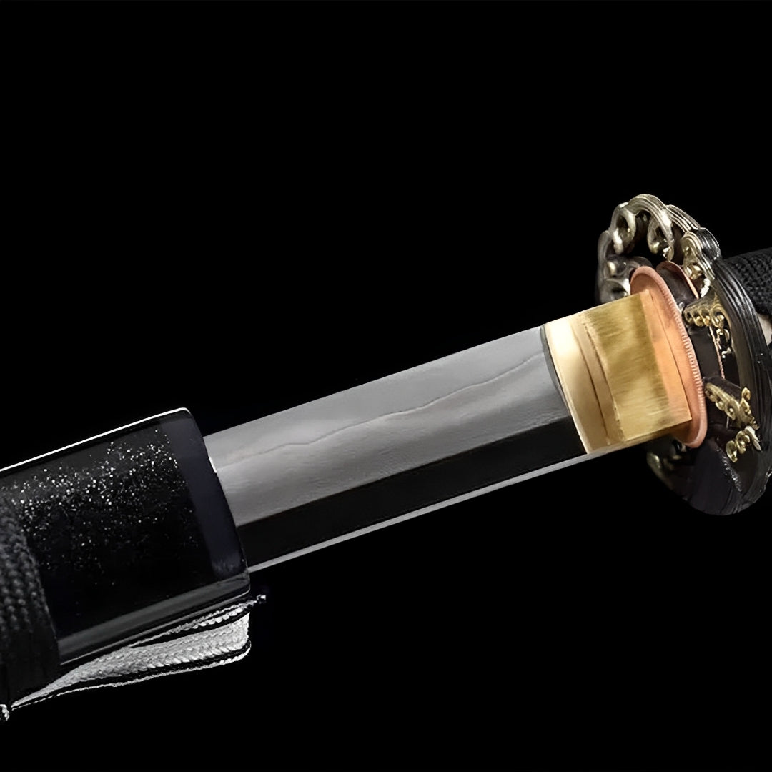 Kagekuro Katana Nahaufnahme der Sanmai-Klinge mit 1095-Kern und Damaststahl-Mantel