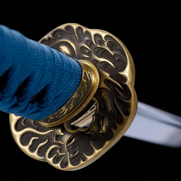 Kessho Sora Katana - 氷空刀 — Tsuba Nahaufnahme und Ito-Wicklung