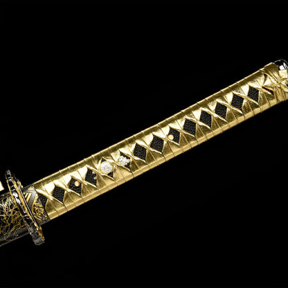 Kinkuro Katana - 昇鱗剣 — Griff-Detail mit Rochenhaut und Menuki