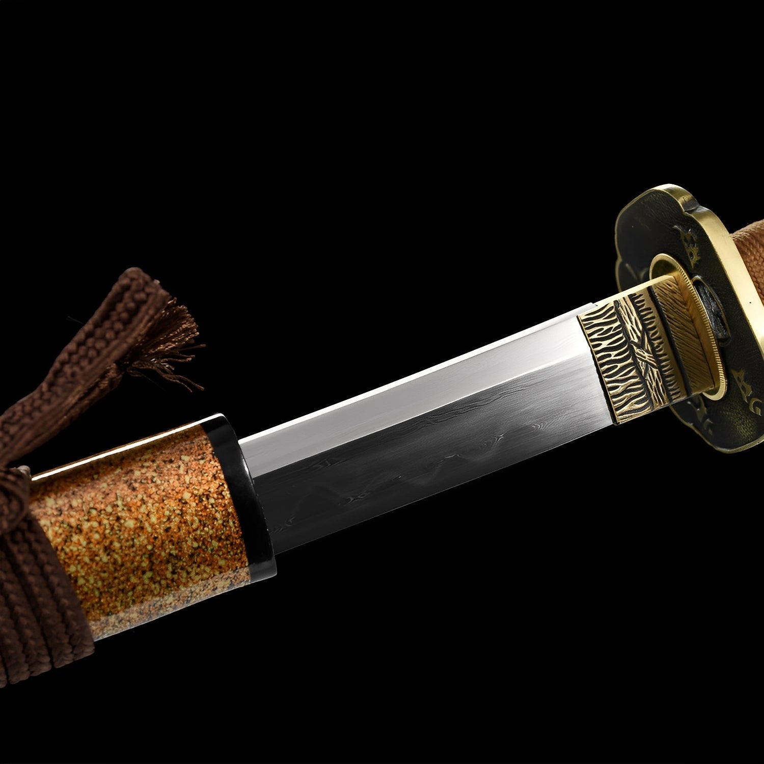 Kogarashi Katana Nahaufnahme der Damaststahlklinge mit echtem lehmgehärteten Hamon