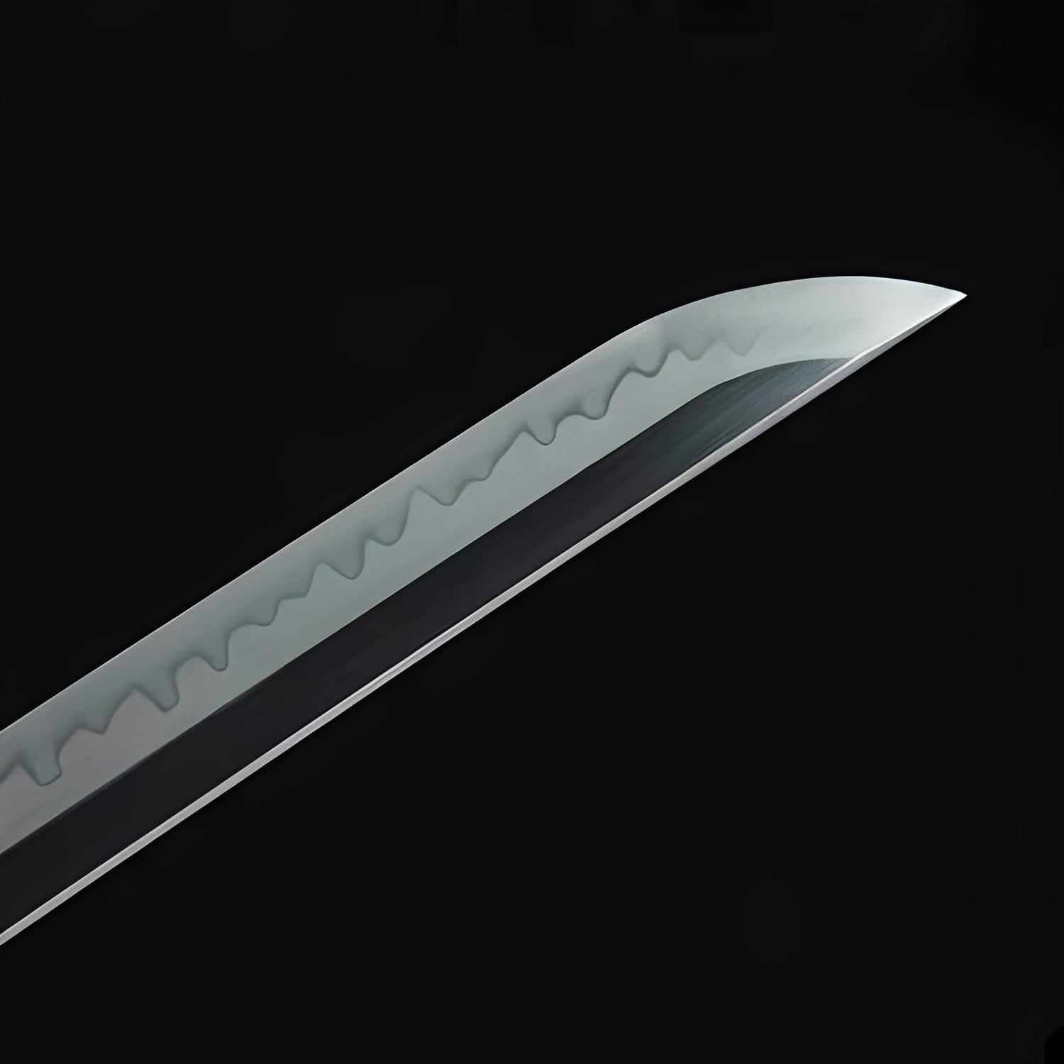 Koryo Ogon Katana - 黄金龍刀 — Tsuba Nahaufnahme und Ito-Wicklung