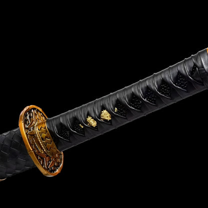 Kurohana Wakizashi (Kohlenstoffstahl) - 黒華 — Saya Detail mit Beschlägen und Sageo