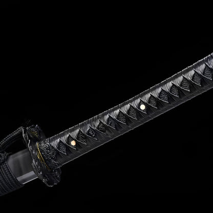 Kurojin Raikiba Katana - 刃雷牙 — Saya und Griff Detail mit Beschlägen