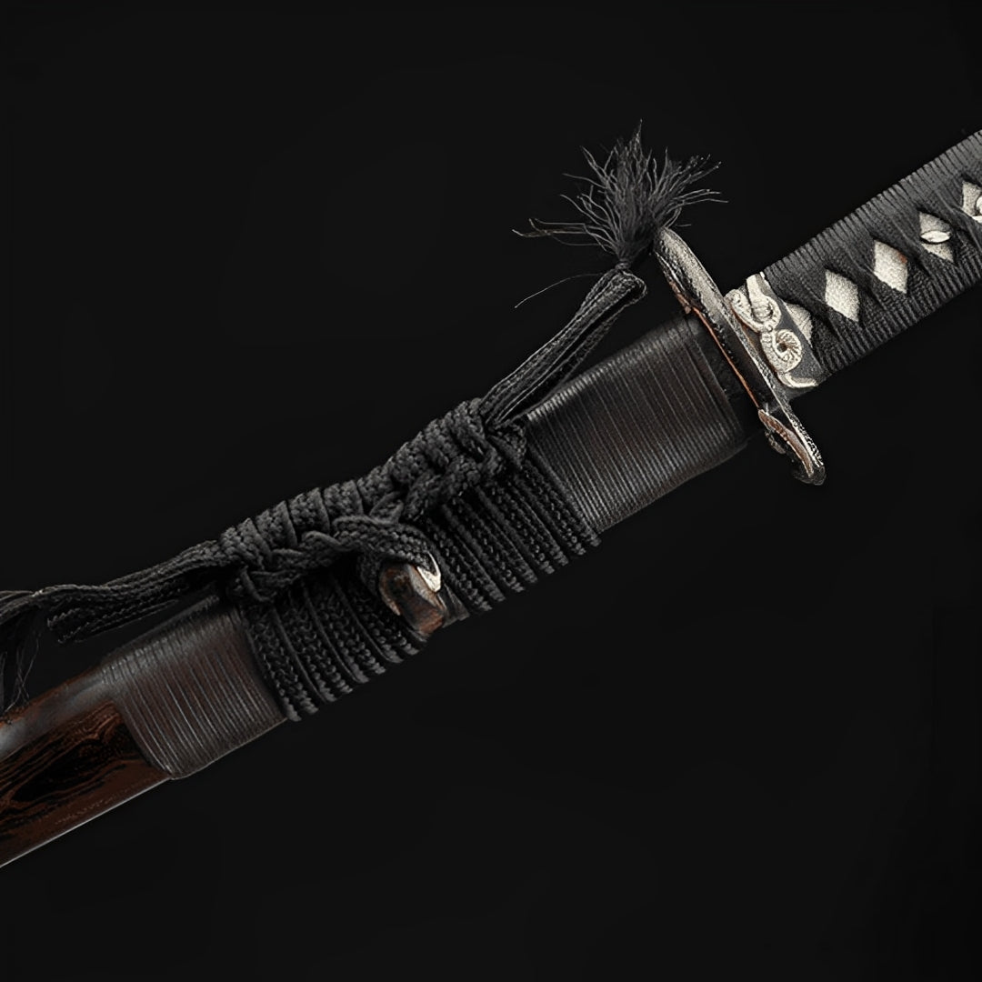 Kuroki Katana (Damaststahl & echter Hamon) - 黒木刀 — Klingen-Detail Nahaufnahme mit sichtbarem Stahl