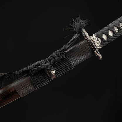 Kuroki Katana (Damaststahl & echter Hamon) - 黒木刀 — Klingen-Detail Nahaufnahme mit sichtbarem Stahl